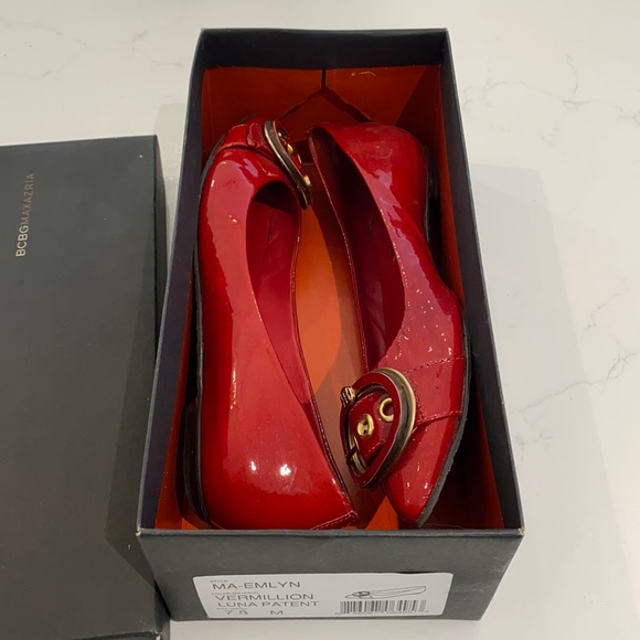 BCBG Emlyn red patent pointed toe leather flats - Picture 3 of 5